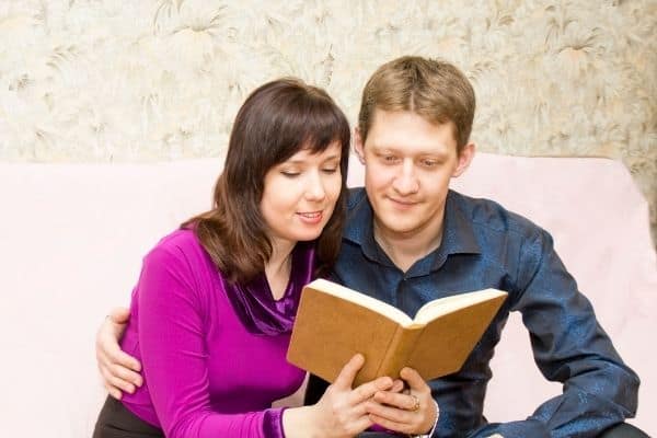 couple reading